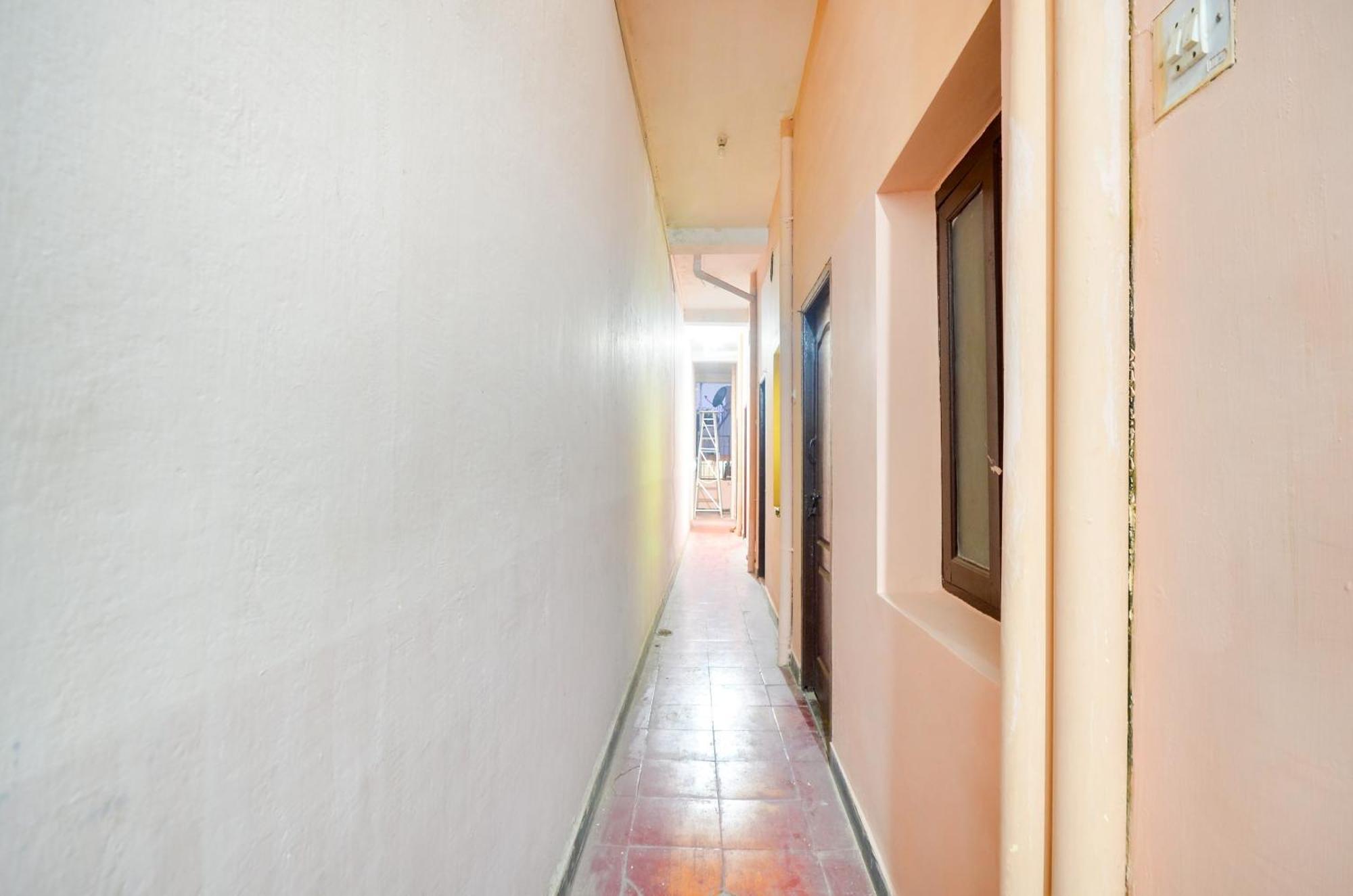 Hotel O Sri Murugan Lodge Коимбатур Экстерьер фото