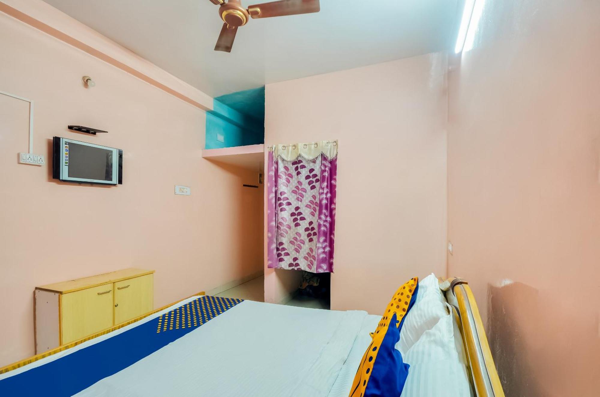 Hotel O Sri Murugan Lodge Коимбатур Экстерьер фото
